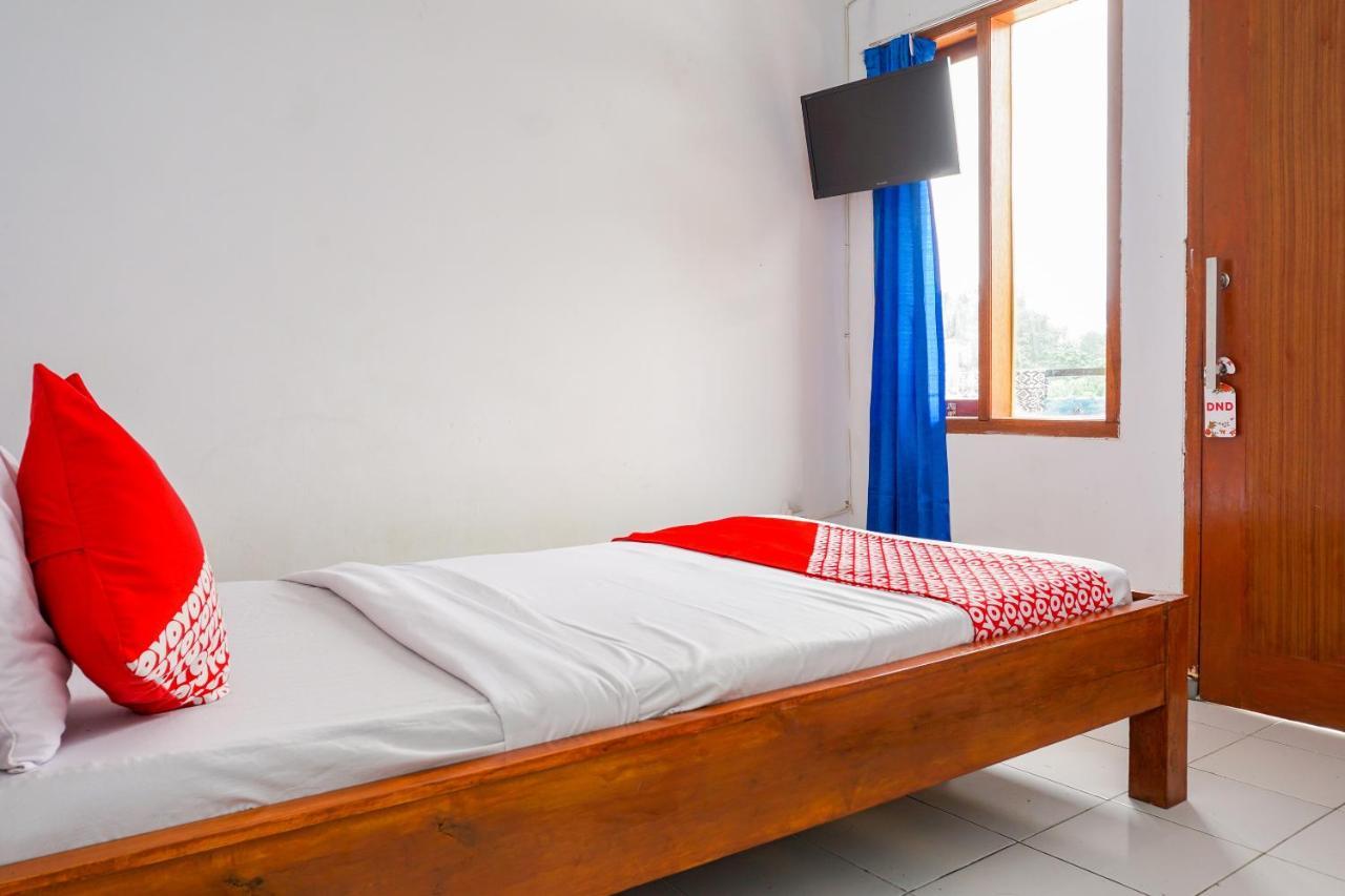 OYO 569 Cigadung Guest House Syariah Bandung Bagian luar foto