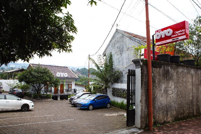 OYO 569 Cigadung Guest House Syariah Bandung Bagian luar foto