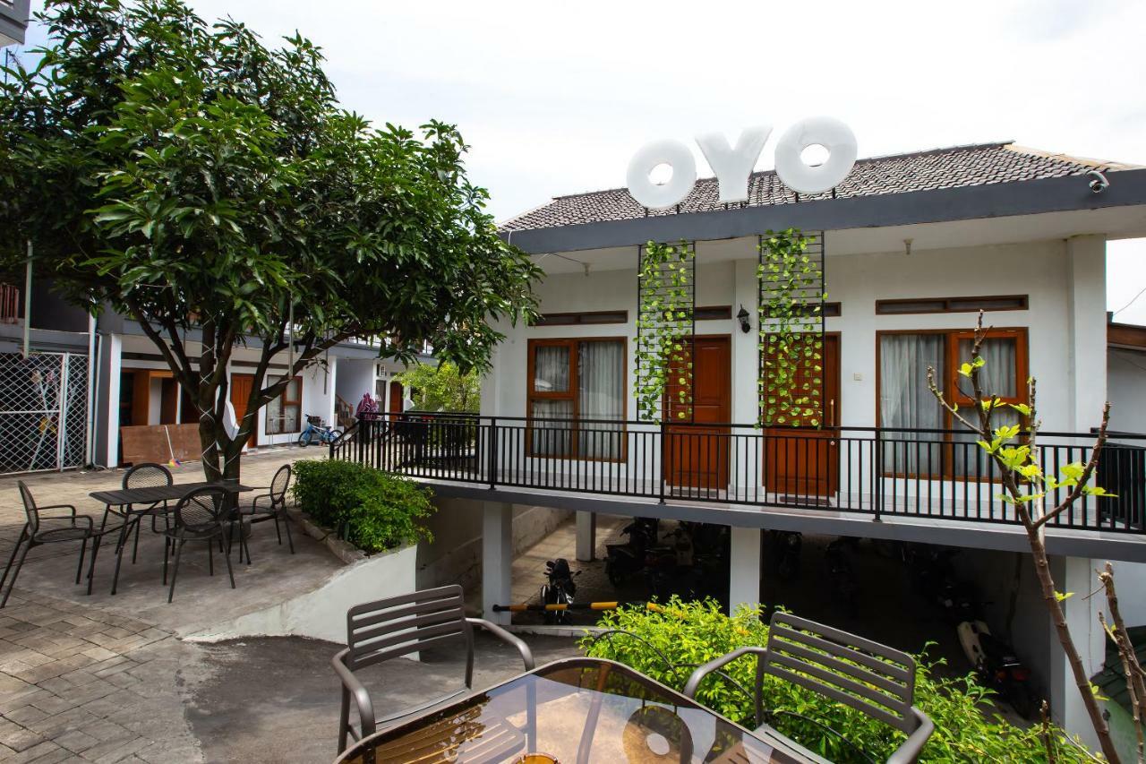 OYO 569 Cigadung Guest House Syariah Bandung Bagian luar foto