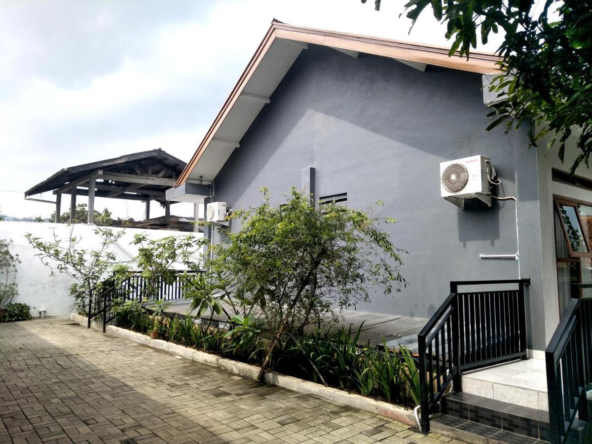 OYO 569 Cigadung Guest House Syariah Bandung Bagian luar foto