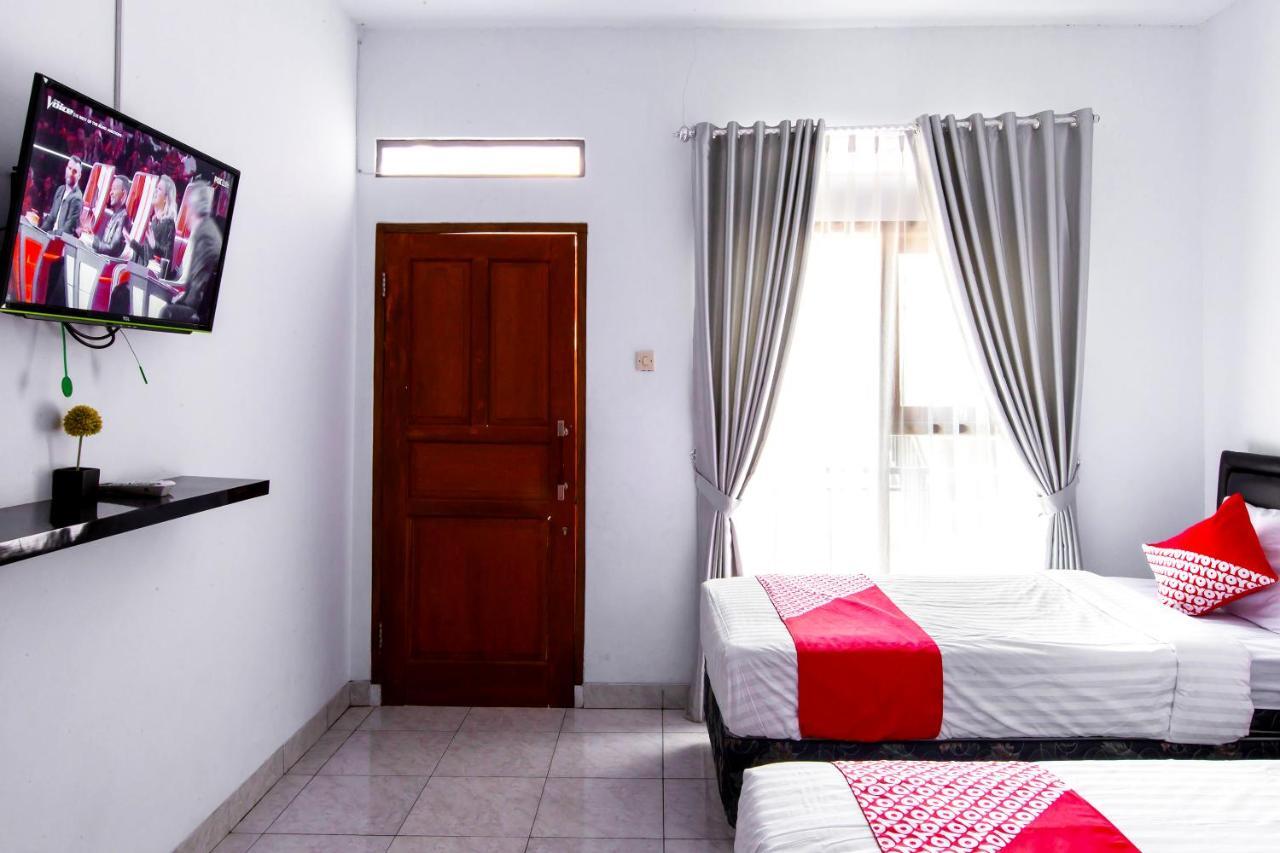 OYO 569 Cigadung Guest House Syariah Bandung Bagian luar foto